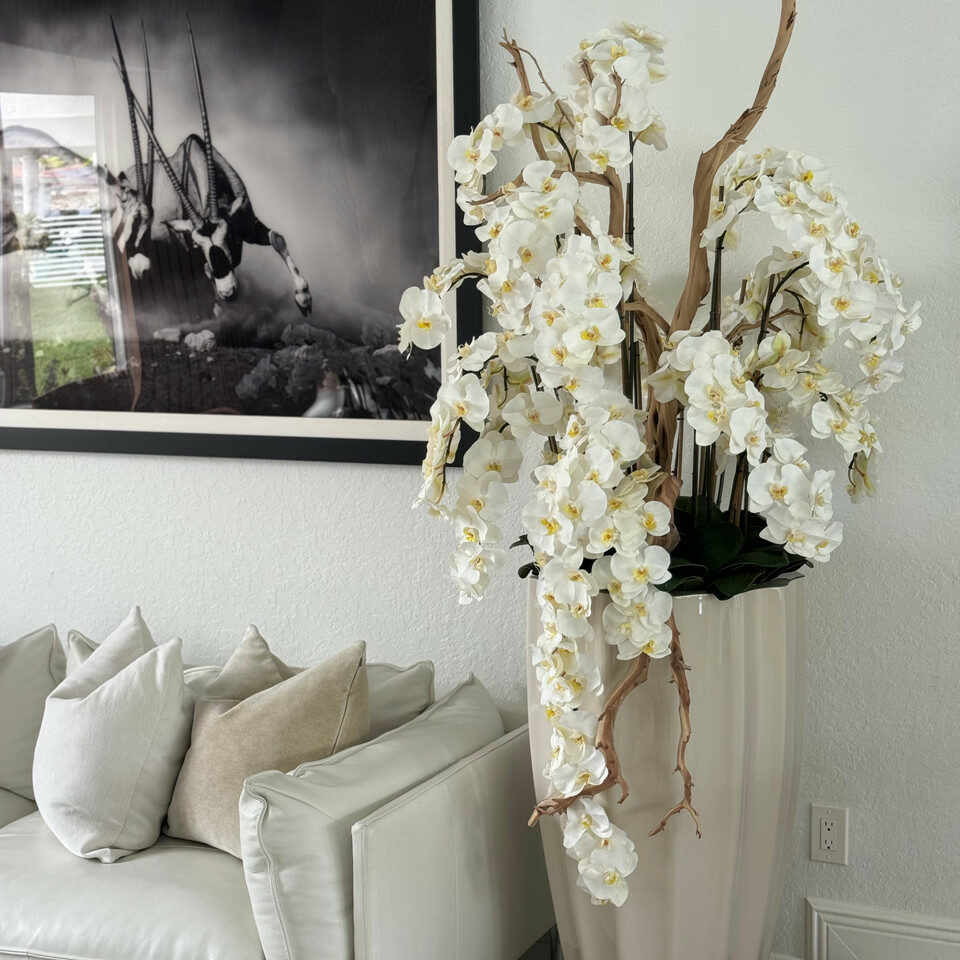 Sand beige vase “San Jose” with cascading white orchids