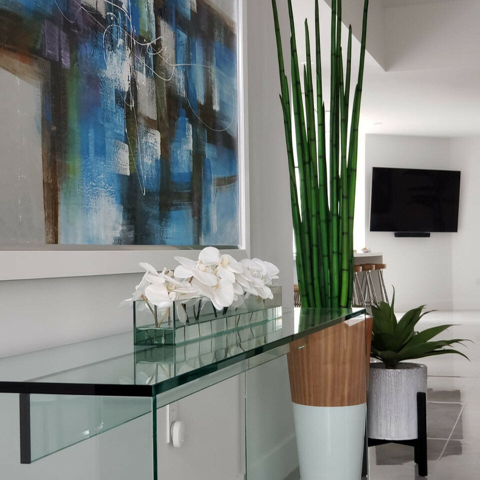 Snake grass (160 cm) with white Lux pot