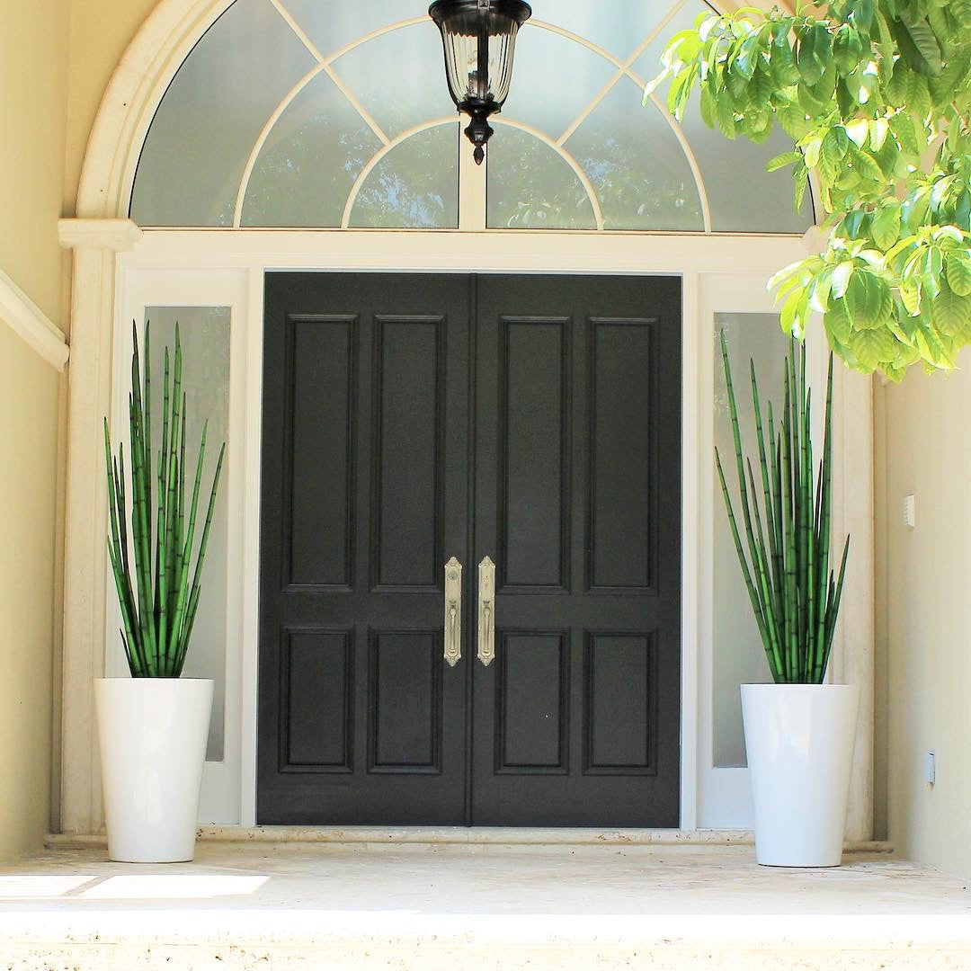 Snake grass (63″) with Belle M Planter