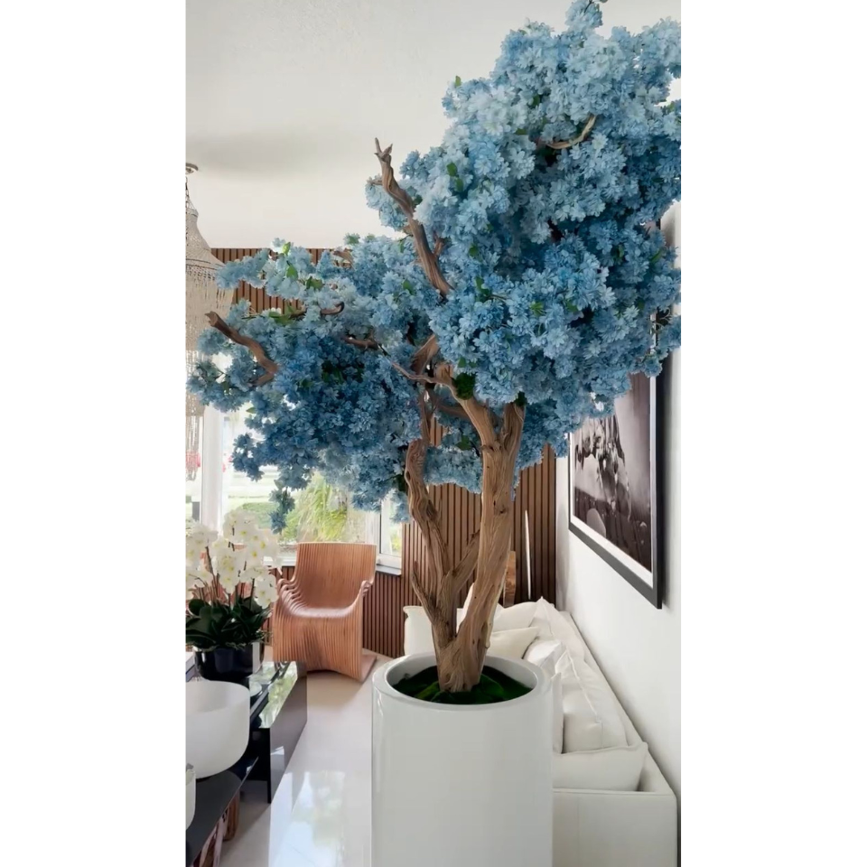 Saint-Tropez matt white vase with blue cherry blossoms